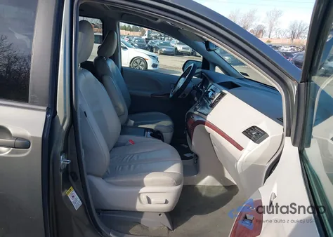 2013 Toyota Sienna Xle V6 8 Passenger from USA, damaged, VIN 5TDYK3DC1DS284163